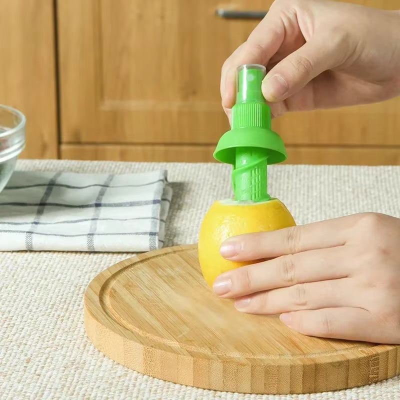 1PC Kitchen Gadgets Lemon Sprayer Fruit Juice Citrus Spray Orange Juice Squeeze Fruit Squeezer Kitchen Cooking Tools New